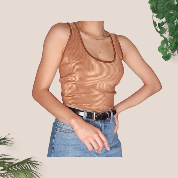 Unique Ribbed Metallic Top - Picture 4 of 4